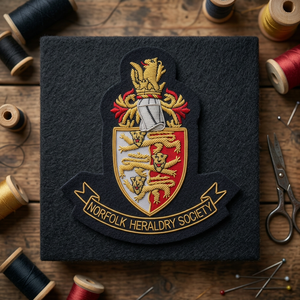 Écusson brodé de la Société d'Heraldique de Norfolk, à coudre, avec épingle de sûreté, design 3D classique des armoires du blason, pour vêtement - Product Image 3