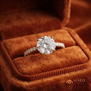 Anillo de Moissanita Solitario Chapado en Oro sobre Plata, Elegante Joyería de Compromiso y Aniversario para Mujer, Estilo NY, Regalo de Moda de Lujo - Product Image 3
