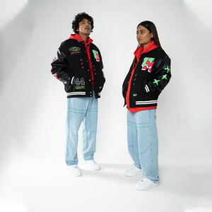 Chaqueta Varsity para Hombre SINEWY SPORTS, Negra, con Mangas de Cuero Sintético, Diseño de Parches de Chenilla, Cierre de Botones a Presión, Estilo Urbano - Product Image 4