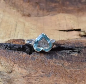 Bague de fiançailles en argent sterling 925 avec pierre précieuse en quartz bleu naturel en forme de cœur, faite à la main, cadeau d'amour pour femmes - Product Image 2