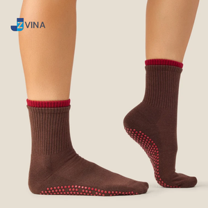 Calcetines de Pilates JZVINA con Logotipo Personalizado, Tejido Jacquard sin Costuras en el Tobillo, 100% Algodón, Color Borgoña, Agarre Bidireccional para Mujer - Product Image 1