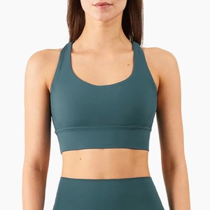 Soutien-gorge de sport en tissu nude ultra doux pour femme – Top court de yoga à bretelles croisées et dos évidé pour la gym et le fitness (vente en gros) - Product Image 1