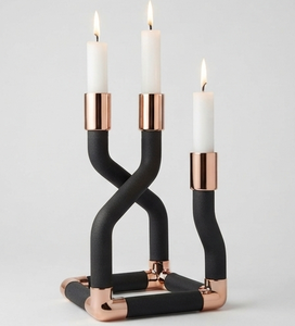 Candelabro de 3 Brazos, Portavelas de Metal Negro y Oro Rosa, Soporte para Velas Ondulado para Decoración del Hogar - Product Image 1