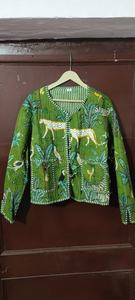 Veste matelassée élégante en patchwork Kantha, faite à la main, confortable, style intemporel, sur mesure pour un choix de mode durable en coton - Product Image 2