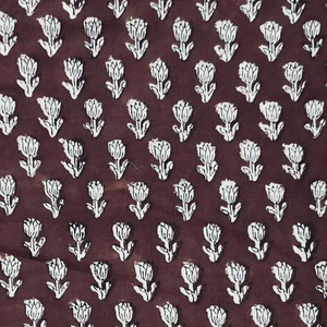 ผ้าฝ้ายพิมพ์ลายด้วยมือ สีแดงเลือดหมูพื้นสีเขียวลายบูติ ผ้าฝ้ายอินเดียทำมือเนื้อนุ่ม วัสดุสำหรับตัดเย็บชุด ผ้าสำหรับงานฝีมือ - Product Image 3