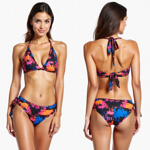 Conjunto de Bikini Sexy para Mujer, Traje de Baño de Dos Piezas con Tiras Laterales, Top Triangular Estampado y Braguita con Lazos Laterales - Product Image 1