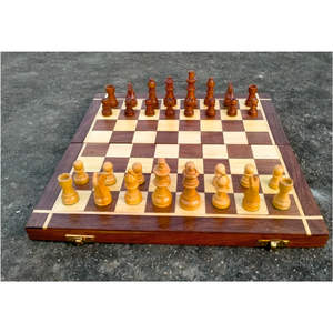 Ensemble d'échecs portable de luxe 2-en-1 en bois, grand plateau d'échecs pliable de voyage avec pièces sculptées à la main, décoration élégante pour table - Product Image 1