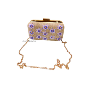Exclusivos bolsos de mano personalizados hechos a mano con cuentas, con intrincada artesanía de cuentas de semillas para mujeres, bolsos de mano modernos con cuentas para mujeres. - Product Image 3