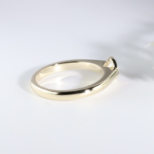 Anillo de compromiso de diamantes de corte redondo Elite Gold, anillo de boda clásico con engaste de bisel, joyería fina minimalista para mujer - Product Image 2