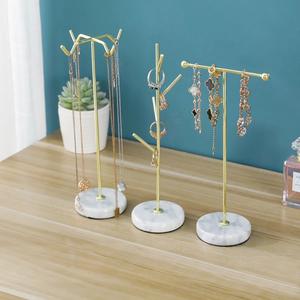 Elegante Organizador de Joyas con Soportes de Diseño Múltiple, Ganchos para Collares, Brazos para Pendientes, Base Redonda, Exhibidor de Vanidad con Estilo - Product Image 2