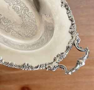 Plateau ovale en argent de style antique français avec deux poignées, bordure florale en relief, plat à pain et à servir - Product Image 5