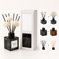 Diffuseur de parfum en verre carré foncé de 50 ml avec bâtonnets floraux, parfum frais et composants en céramique