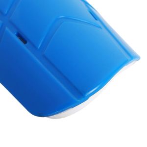 Espinilleras de Fútbol de Alta Calidad con Carcasa de PP Resistente a Impactos, Orificios de Ventilación y Ajuste Seguro para Partidos o Entrenamientos - Product Image 5