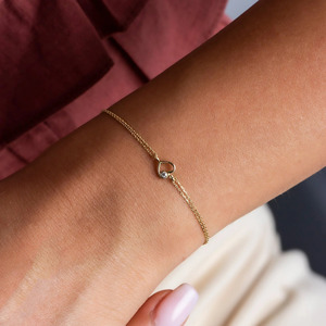 Bracelet chaîne en or jaune 14 carats avec cercle ouvert et diamants de laboratoire - Product Image 2