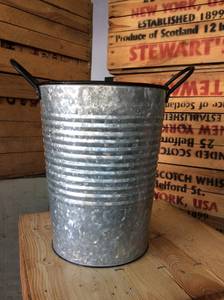Elegante Cubo Galvanizado para Decoración de Patio y Casa de Campo - Product Image 5