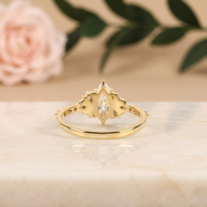 Bague de fiançailles en argent sterling 925 avec moissanite taille marquise, plaquée or, sertie de pierres latérales en forme de feuille florale, style vintage tendance - Product Image 4