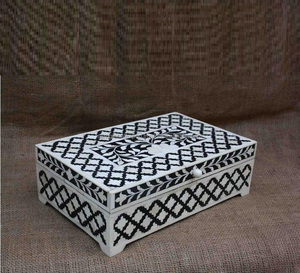 Fabricant de boîte de décoration de maison de luxe Boîte à bijoux vintage en résine incrustée d'os Meilleure qualité Boîte à bijoux en résine pour femme - Product Image 1