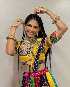 Ensemble Lehenga Choli moderne multicolore à imprimé numérique spécial Navratri, avec travail de miroirs réels, en coton mousseline, pour les fêtes Garba Dandiya - Product Image 6