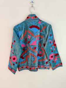 Chaqueta de terciopelo Suzani bordada a mano, chaqueta vintage con diseño floral Suzani, chaqueta de terciopelo puro, estilo bohemio hippie, regalo para ella. - Product Image 6