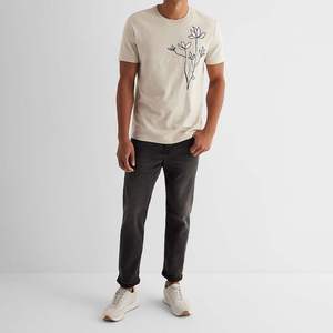 T-shirt unisexe brodé à prix abordable pour hommes, en tissu professionnel à séchage rapide, 100 % coton - Product Image 3