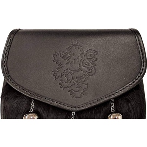 Sporran Tradicional Escocés de Piel con Cresta de León Grabada, Bolsa para Kilt, Vestido Highland, Sporran con Borlas y Lazos para Cinturón - Product Image 2