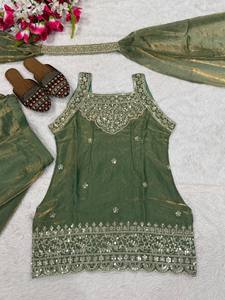 Ensemble Salwar Kameez brodé vert, robe sans manches à col carré avec châle, tenue traditionnelle indienne - Product Image 6