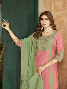 Ensemble Anarkali Palazzo traditionnel pour femme, de créateur, en Chanderi, avec broderie multi-fils et travail manuel, séchage rapide et extensible - Product Image 1