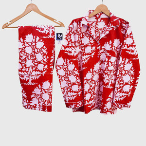 Conjunto de pijama floral para mujer, top y pantalones rojos de manga larga - Product Image 1