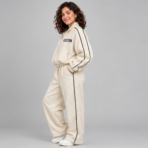 Ensemble de survêtement coupe-vent crème pour femme avec veste zippée à passepoil noir et pantalon large – Édition optimale Streetwear et Sportswear décontracté - Product Image 2