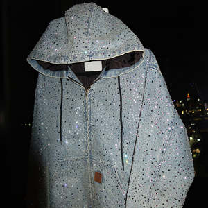 Sweat à capuche en jean brodé sur mesure pour homme, coupe classique, avec patch appliqué, fermeture éclair sur le devant, style streetwear sportif - Product Image 2