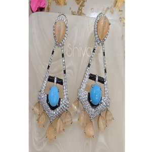 Magnifiques boucles d'oreilles pendantes en laiton plaqué argent avec zircon de qualité supérieure, tendance, pour femmes et filles, à porter pour les mariages et les fêtes - Product Image 1