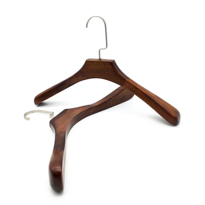 Percha de madera gruesa de alta calidad para ropa masculina con logotipo personalizado, diseño simple, adecuada para armarios y tiendas de ropa. - Product Image 2
