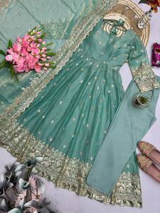 Ensemble Anarkali en soie verte avec dupatta, tenue traditionnelle indienne et pakistanaise pour femme, longueur ras du sol, pour mariage, extensible et coupe ample - Product Image 5