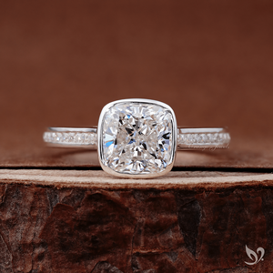 Anillo de compromiso de lujo suave en oro blanco de 10k con diamante de laboratorio de corte cojín de 2 quilates engastado en bisel con banda de canal. - Product Image 1