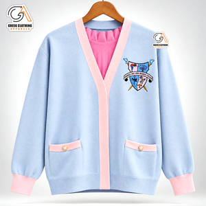 Pull universitaire personnalisé pour femme Gamma Phi Delta, respirant, 100 % polyester, hiver, logo brodé sur le devant, bleu ciel et rose, décontracté, coupe ample - Product Image 4
