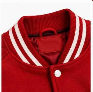 Chaqueta Varsity Acolchada Roja de PU Resistente al Viento para Hombre, Estilo Casual, Cuello Camisero, Cierre de Cremallera, Otoño, Corte Regular, Poliéster/Algodón - Product Image 3