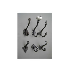 Crochets muraux en métal design antique pour organiser les accessoires dans votre maison avec un style et une structure durables fabriqués à la main - Product Image 1