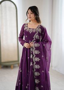 Conjunto de Vestido Bordado Especial para Bodas y Fiestas - Listo para Usar - Product Image 5