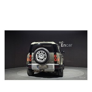 Land Rover Defender 110 D250 S modèle décembre 2021 avec 97 873 km, boîte de vitesses automatique, carburant diesel, direction à gauche, caméra arrière - Product Image 4