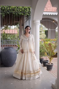 Salwar Kameez Tradicional de Algodón Crema para Mujer con Bordado Dorado, Corte Holgado y Largo hasta el Suelo, Ideal para Bodas y Diwali - Product Image 5