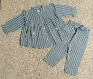 Vestido de Fiesta para Niñas con Pantalón, Diseño Único, Conjunto Elegante para Celebraciones Infantiles, Disponible en Fábrica - Product Image 3