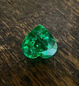 Esmeralda verde de Zambia, corte corazón, con ligera presencia de aceite, piedra preciosa natural suelta, piedra de nacimiento auténtica para la elaboración de joyas. - Product Image 3