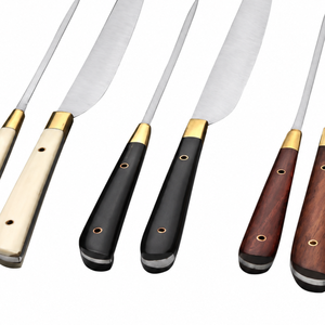 Juego de Seis Cuchillos para Trinchar Carne con Hojas Plateadas, Mangos Negros y Marrones Naturales, y Embellecedores Dorados para Preparación de Alimentos en la Cocina - Product Image 3