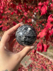 Vente en gros de sphère de cristal larvikite de style Feng Shui de haute qualité boule d'agate métaphysique de guérison pierre précieuse boule de cristal de décoration intérieure - Product Image 5