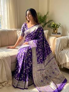 Sari en soie Banarasi bleu, brodé de fleurs, robe de mariage indienne, robe traditionnelle pour cérémonie - Product Image 5