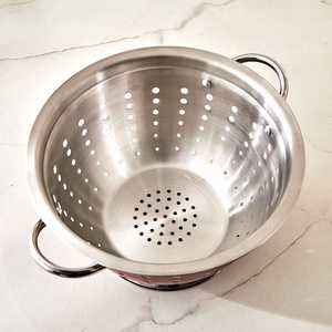 Passoire en acier inoxydable avec poignée, grande capacité, pour égoutter, rincer et laver les fruits, légumes et pâtes - Product Image 4