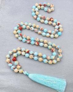 Différentes perles de pierre - Cadeau artisanal du Népal avec perles de corail 8mm Perles Guru Bouddhistes - Product Image 3