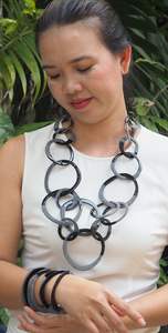 Collar de Cuerno Hecho a Mano con Cadena de Eslabones, Artesanía Artística, Regalo Único para Mujeres, Accesorios de Diseño - Product Image 3