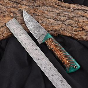 Couteau de chasse et de dépecage artisanal en acier Damas, lame fixe de style western, couteau de camping d'extérieur avec manche en résine de cône de pin vert - Product Image 2