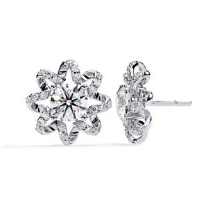 Pendientes de Diamantes para Mujer, Corte Brillante Redondo, Diseño Halo, Oro Blanco de 18K, Estilo Clásico - Product Image 1